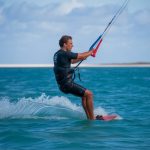 Comprendre les priorités en kitesurf pour naviguer en toute sécurité et partager le spot sans stress