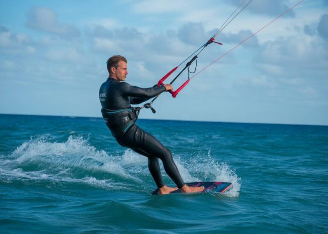 Comprendre les marées, courants et vagues pour choisir le bon spot de kitesurf et naviguer en toute sécurité